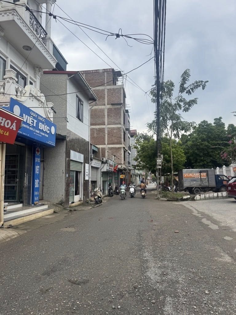 Đất Ngọc Hồi, e tải tung tăng, mặt tiền rộng rãi, giá hời