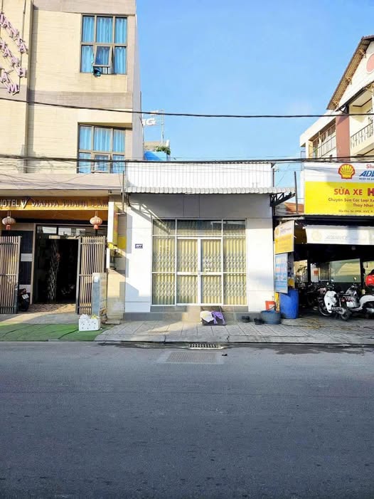 Nhà 2 mặt tiền rần Nam Phú rộng rãi, thoáng đãng, giá hời