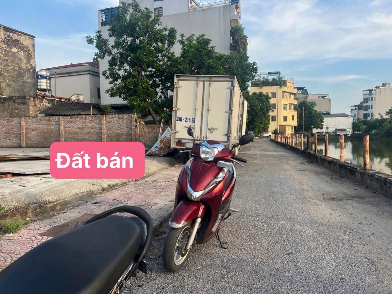 Đất mặt tiền 5,3m hướng ra hồ Đầm Tranh, Long Biên, vị trí kinh doanh đắc địa