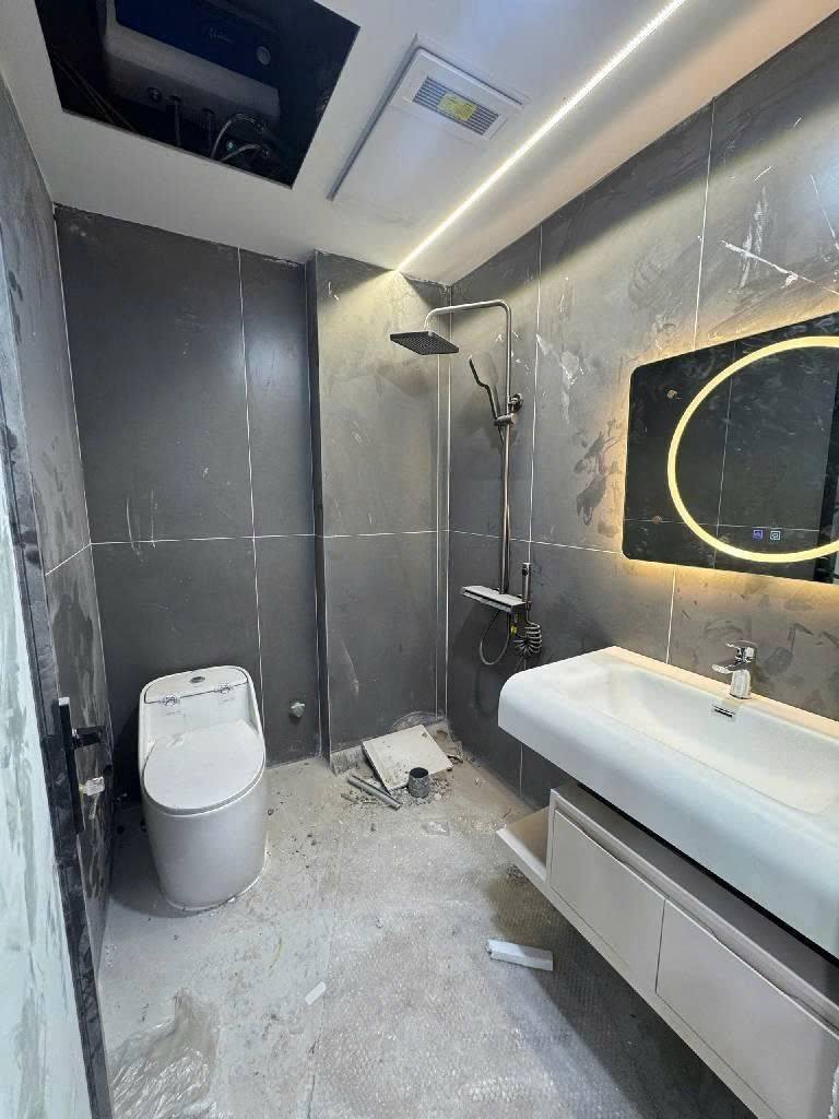 Nhà lô góc thang máy Cầu Diễn, 43m², 5 tầng, ô tô đỗ cửa