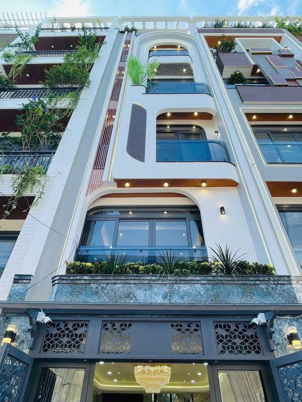 Cho thuê nhà phố 4 tầng có thang máy, hẻm 8m thông, Gò Vấp