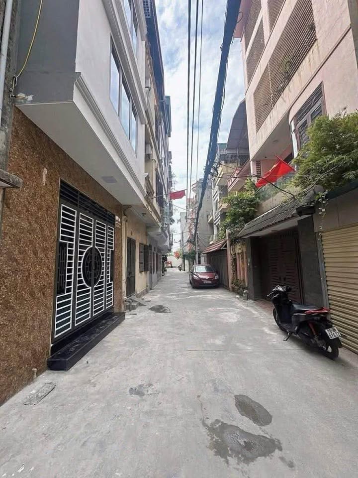 Nhà Thịnh Liệt, ô tô vào nhà, mặt tiền 4m, giá tốt