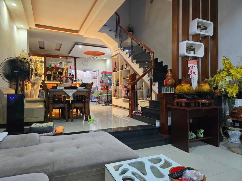 Nhà tọa lạc tại khu đô thị Vĩnh Điềm Trung sầm uất, thành phố Nha Trang