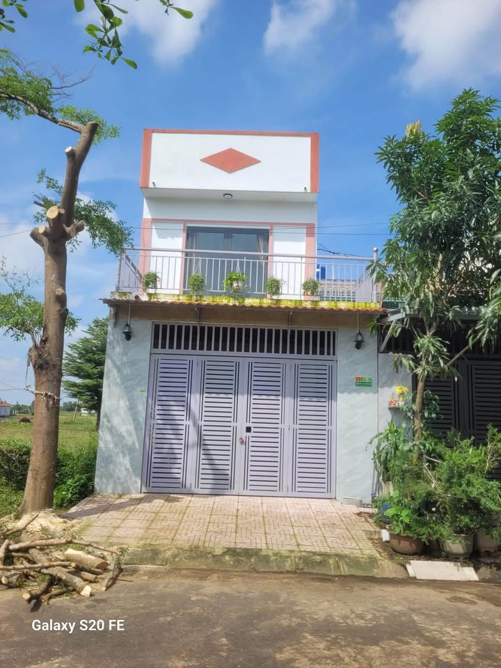 Siêu phẩm nhà 2 tầng 3 phòng ngủ, ngay khu dân cư Trần Anh, Long An, chỉ 2,15 tỷ