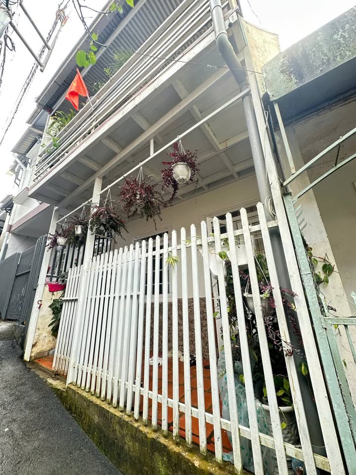 Nhà xây kiên cố, sổ hồng vuông vắn, gần trung tâm Đà Lạt