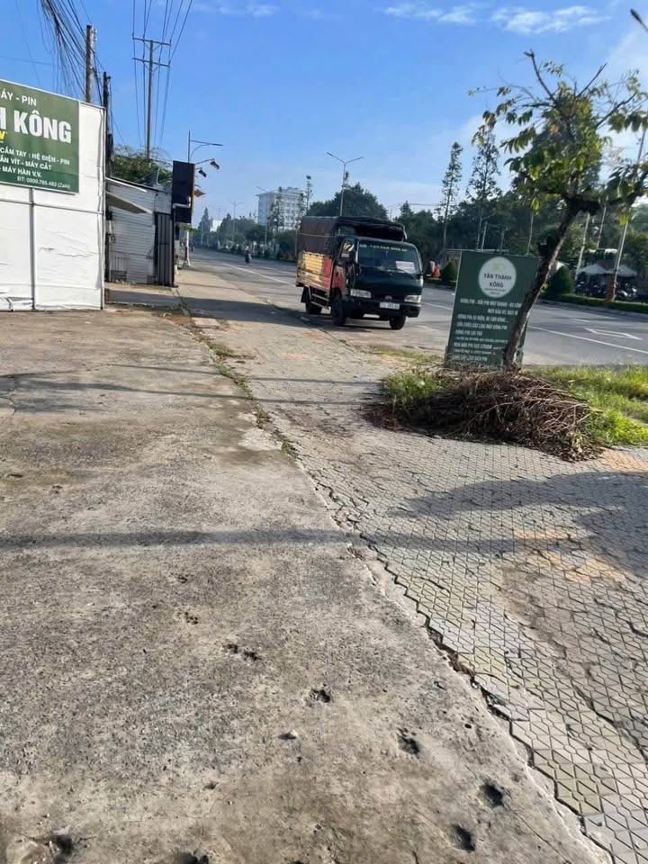 Bán kho xưởng kiên cố, 1050m2 mặt tiền Đồng Văn Cống, Bến Tre