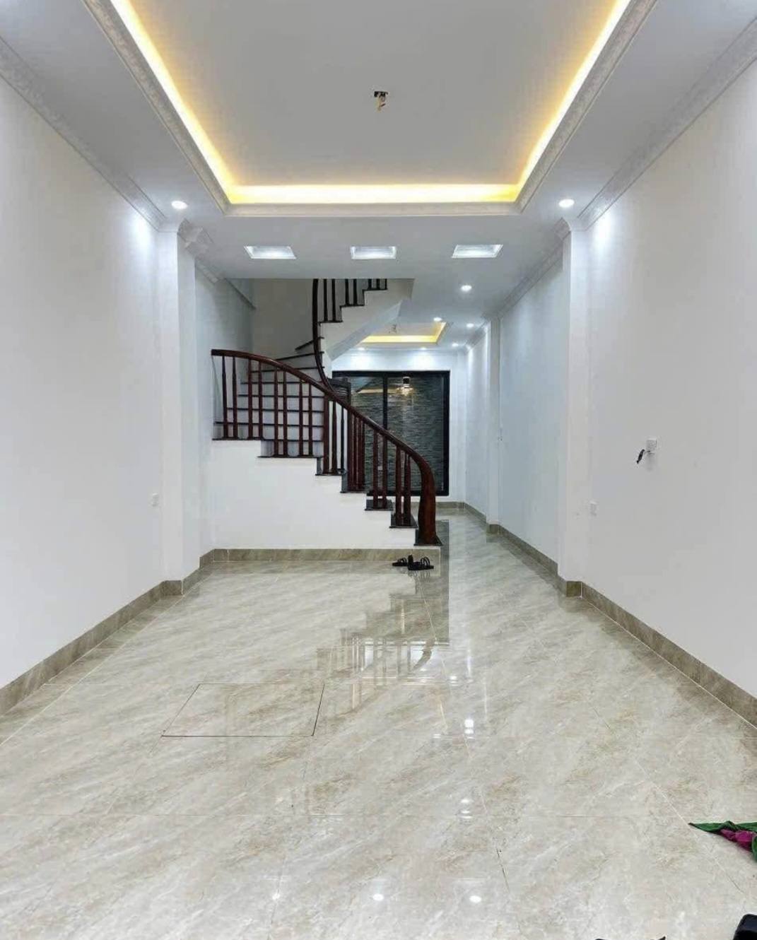 Nhà 5 Tầng tọa lạc tại vị trí siêu trung tâm, ngay trục đường Trần Khát Chân – Minh Khai