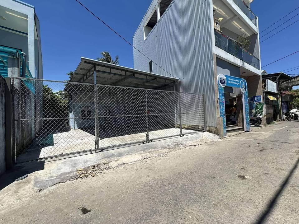 Chào mừng quý khách đến với cơ hội sở hữu một căn nhà mặt tiền đắc địa