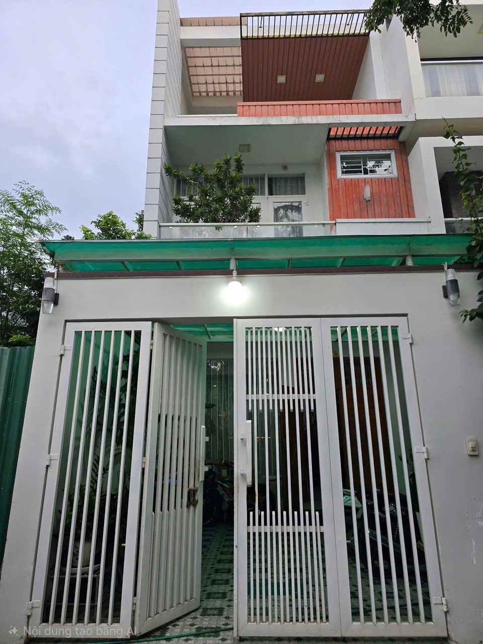 Nhà 3 lầu ngang 5m, 100m2, trung tâm Nha Trang, gần biển