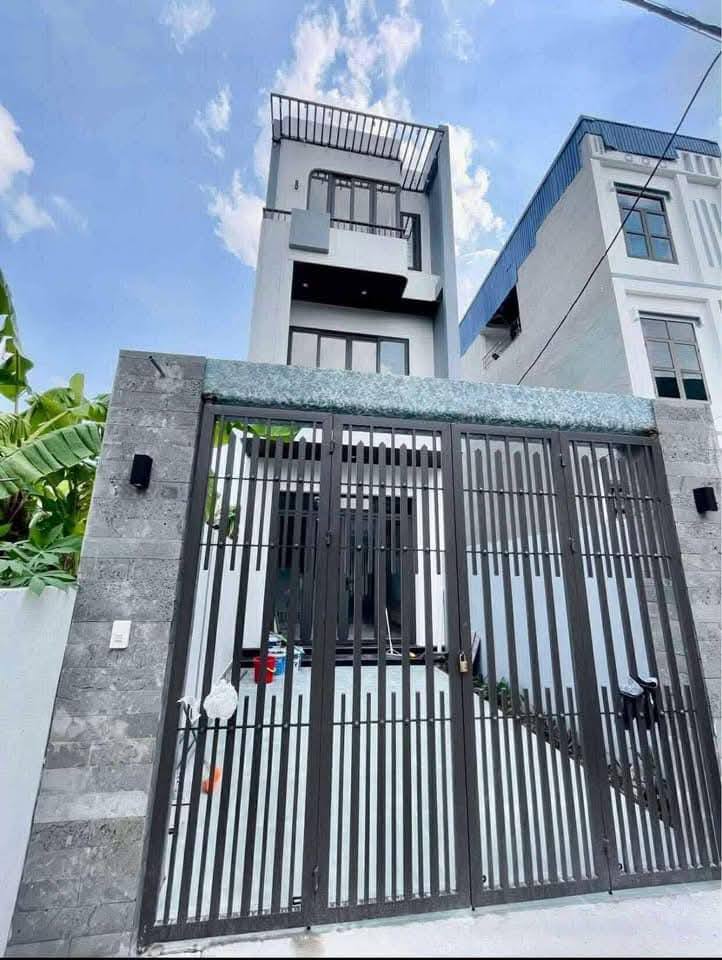 Nhà 3 tầng ngõ Liên Hà 84m², 3 phòng ngủ, ô tô đỗ sân, giá hời