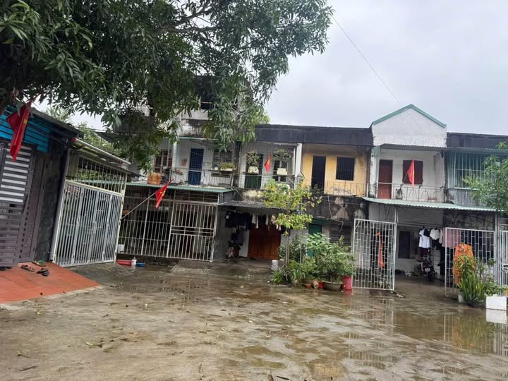 Bán nhà cấp 4 70m2, sân rộng, trung tâm Thành phố Hòa Bình, giá dưới 800 triệu