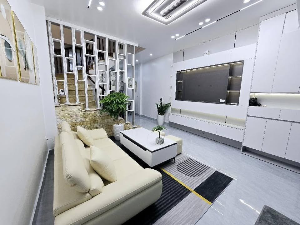 Phú Diễn, nhà dân xây chắc chắn, ô tô tránh cách 5m, view thoáng, 40m2, 4 tầng