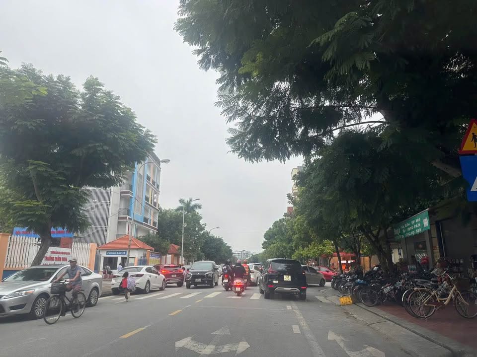 Nhà 4 tầng kinh doanh sầm uất, mặt tiền 4m tại Đông Nam Cường, thành phố Hải Dương