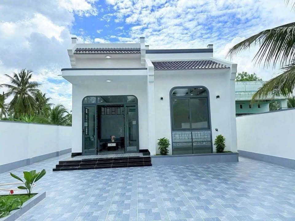 Bán biệt thự Phú Tân, Bến Tre tặng nội thất, giá 2,39 tỷ