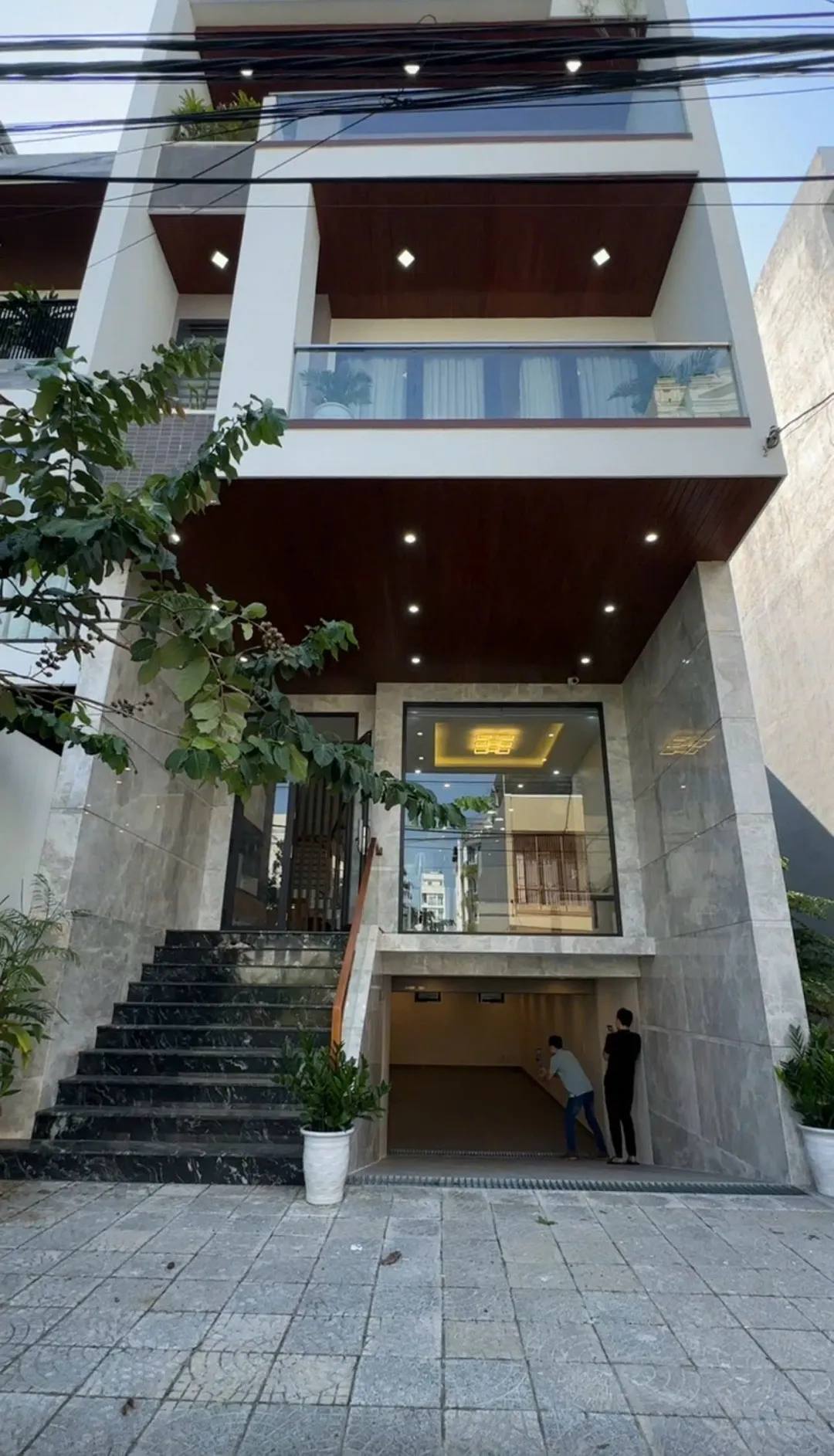 Tòa nhà 5 tầng mới tinh, trung tâm Đà Nẵng, doanh thu khủng 60-80 triệu/tháng