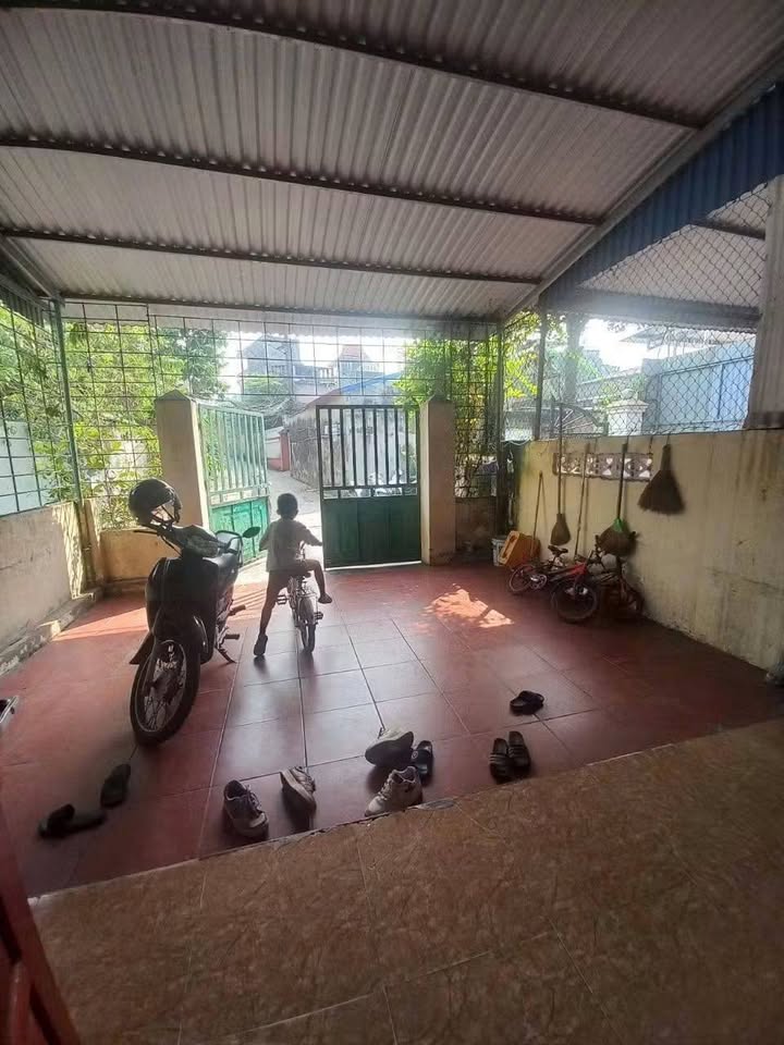 Nhà 1.5 tầng đẹp lung linh, 2 mặt đường, giá nhỉnh 1.8 tỷ