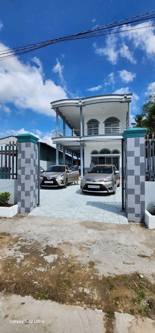 Nhà 1 trệt 1 lầu mặt tiền lộ nông thôn Bến Tre - 2,2 tỷ