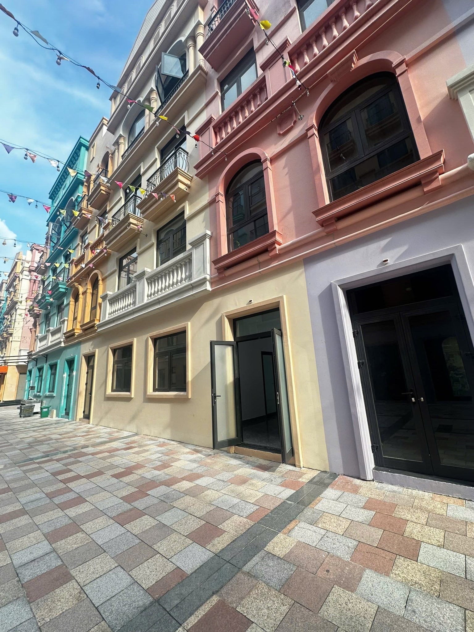 Bán nhà 2 tầng 66m2 mặt tiền 6m, vị trí đẹp ven sông Venice, Văn Giang, Hưng Yên