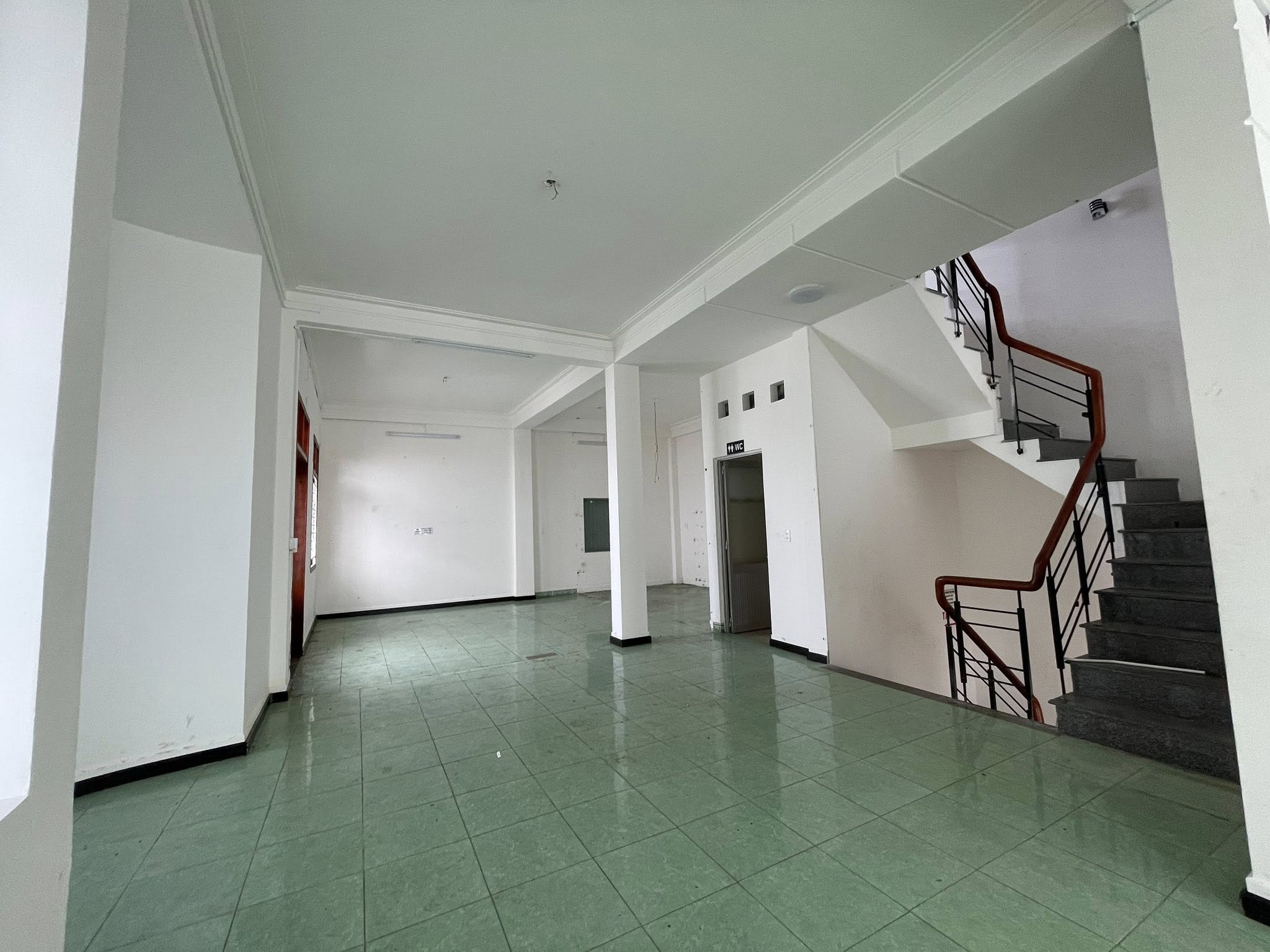 Mặt tiền Hùng Vương - căn góc 7m x 22m - kinh doanh sầm uất - giá 25 triệu/tháng