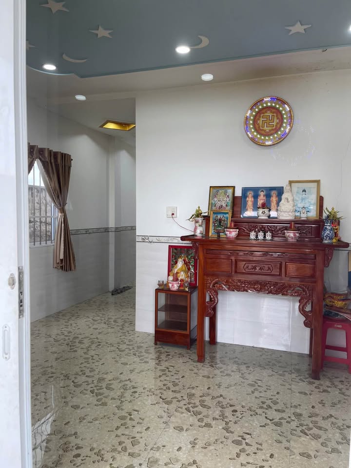 Bán nhà 1 trệt 2 lầu kiên cố, 4 phòng ngủ, đường Nguyễn Văn Thoại, Châu Đốc, An Giang