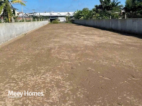 Cần bán nền đất vuông vắn, có hàng rào bao quanh, tọa lạc tại hẻm 68 Vườn Nhãn