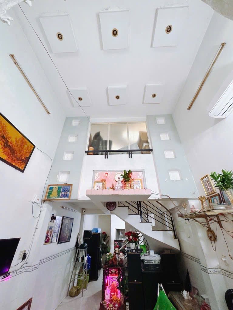 Nhà 3 tầng 63m2 hẻm 3m thông thoáng, cách Tân Vĩnh 200m