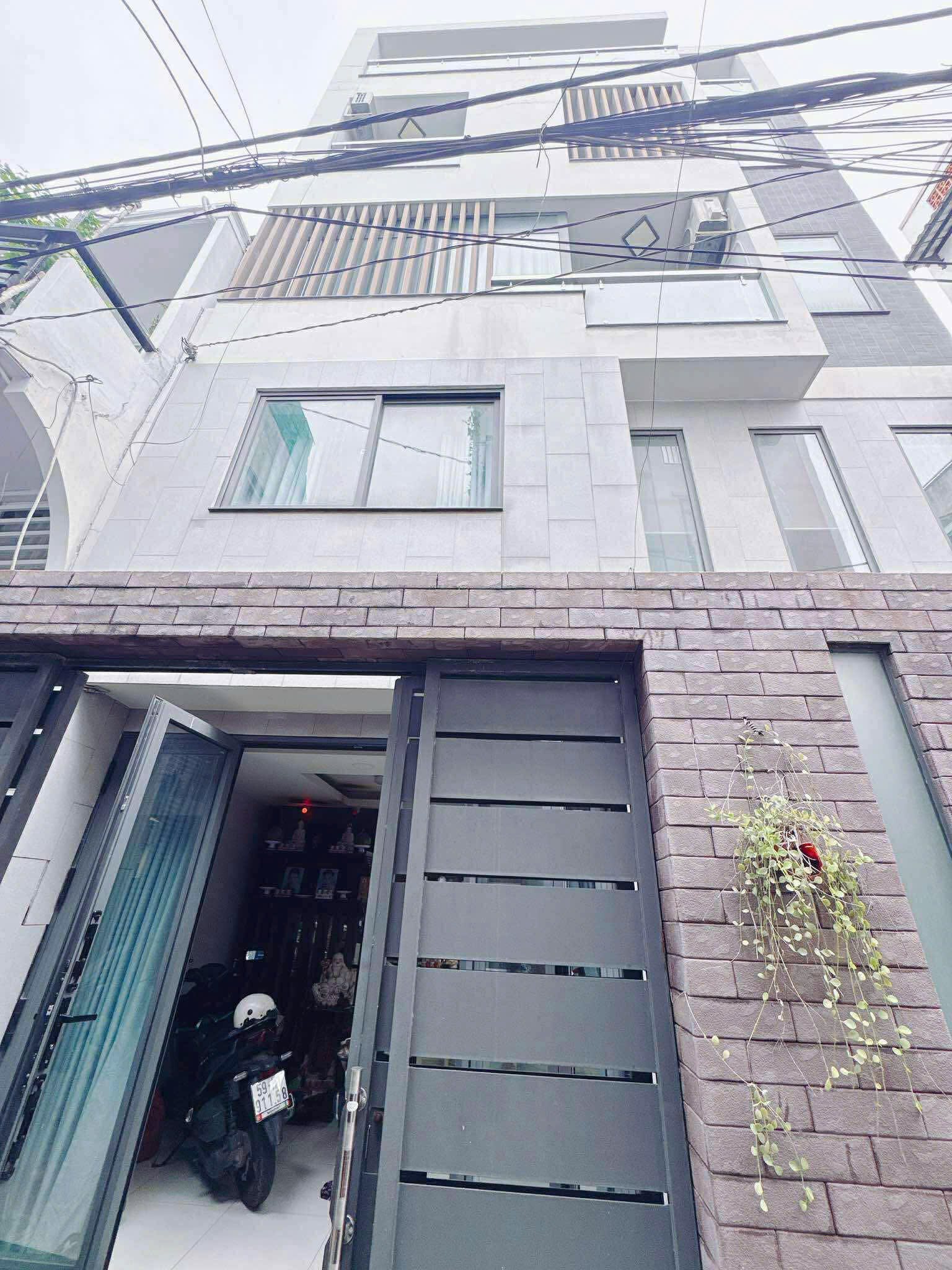 Nhà 1 trệt 2 lầu, 6 phòng ngủ, 56,8m2, hẻm xe hơi, 5 bước ra mặt tiền, Quận 4, giá 8,5 tỷ