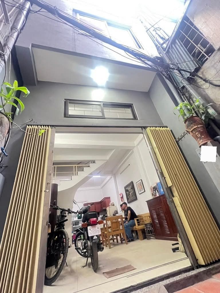 Nhà 3 tầng 38m2 mặt tiền 3,8m tại Hoàng Hoa Thám, Ba Đình