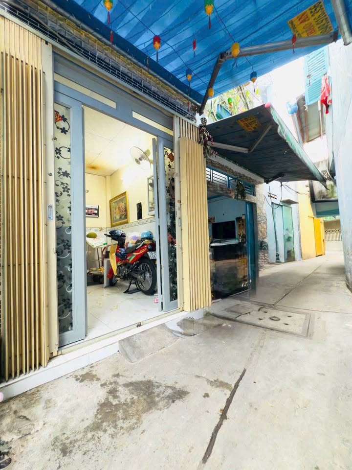 Cần bán căn nhà hẻm đường Hoài Thanh, cách mặt tiền lớn 70m