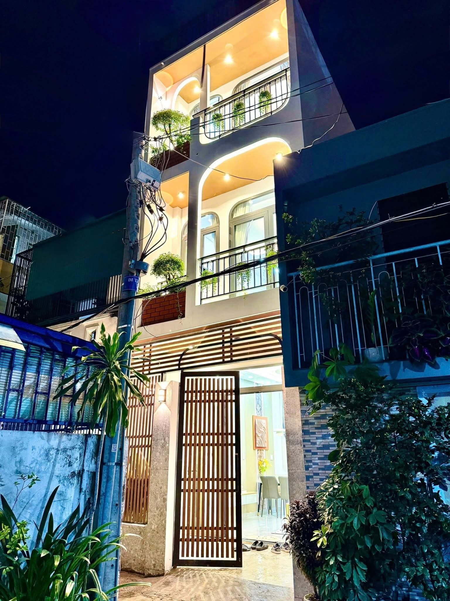 Siêu phẩm khu ẩm thực Phan Xích Long đã cập bến