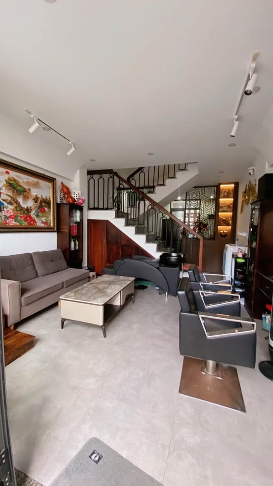 Nhà 3 tầng cực hiếm ngang 5m, 3 tỷ nhỉnh ô tô tránh, tiện ích bạt ngàn