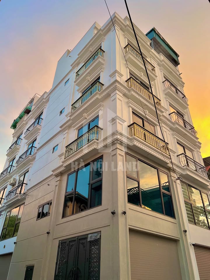 Nhà lô góc 35m² mặt tiền 3.9m, ô tô vào nhà, thang máy đủ đầy - Sát Đại học Công Nghiệp, Đường 32