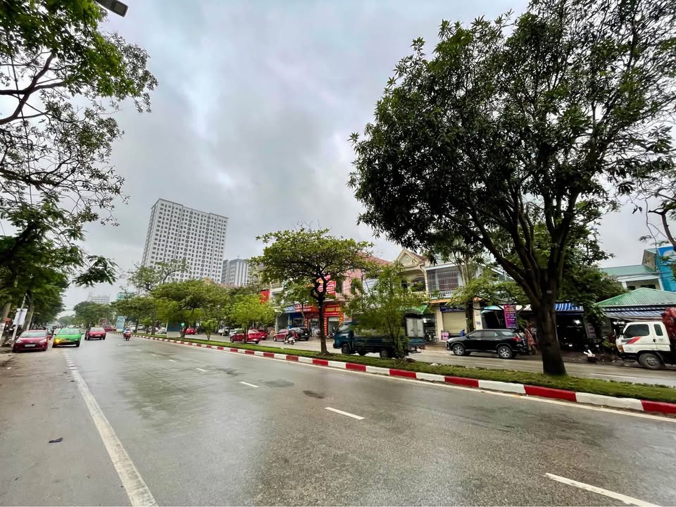 Góc 102m2 sát mặt đường, xây văn phòng bao đẹp