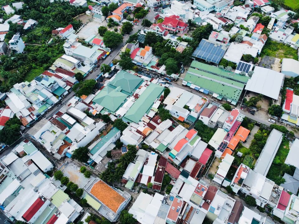 Chào bạn, chúng tôi đang có một căn nhà 1 trệt 1 lửng cực kỳ hấp dẫn tọa lạc ngay khu vực chợ