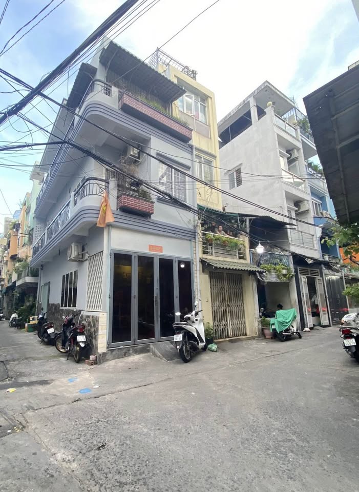 Nhà 2 mặt tiền Nguyễn Cảnh Chân, Quận 1 - Hẻm thông, 3 tầng, 3 ngủ - Giá iu thương