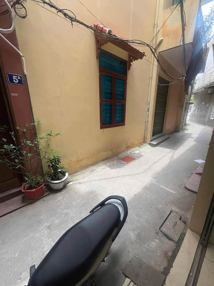 Nhà Nguyễn Trãi, ngõ rộng, gần hồ, giá 1,1 tỷ, sổ sách bao lo