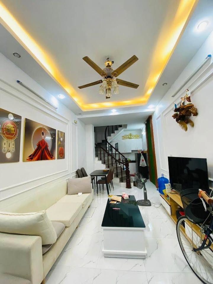 Nhà 5 tầng siêu xinh, sổ đỏ sẵn sàng, chỉ 6 tỷ