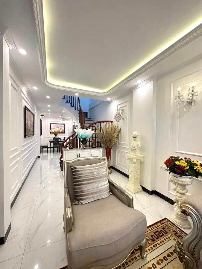 Long Biên, nhà 46m² 4 mặt thoáng, 50m ra phố, full nội thất, sổ hoa hậu