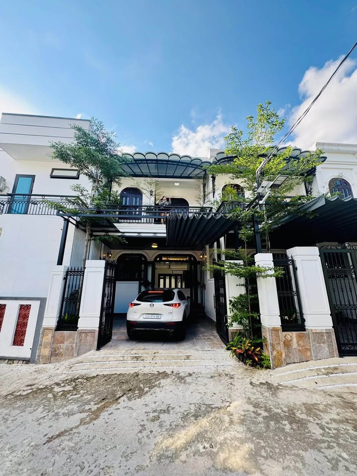 Nhà 2 tầng 3 phòng ngủ, 3wc, 100m2, hướng đông Nam, kiệt ô tô Lê Ngô Cát