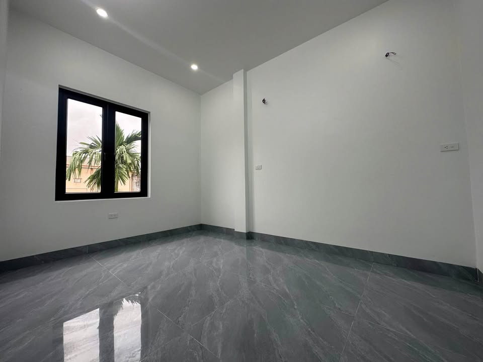 Nhà 2 tầng mát mẻ bên hồ Nam Thành, Đông Vệ, cơ hội an cư lý tưởng