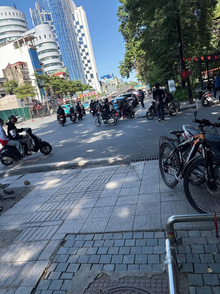 Nhà 5 tầng trung tâm Văn Quán, Hà Đông, tặng toàn bộ nội thất xịn, sẵn sàng đón chủ nhân mới