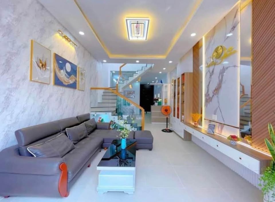 Tọa lạc tại huyện Tân Uyên, Tỉnh Bình Dương, ngôi nhà trệt lầu mang vẻ đẹp hoài cổ