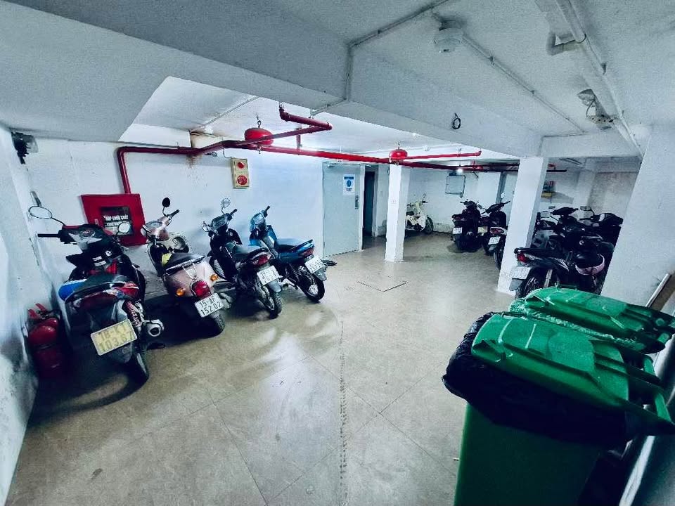 Hốt bạc với nhà 8 tầng, 19 phòng Trần Quốc Hoàn - Phạm Văn Đồng