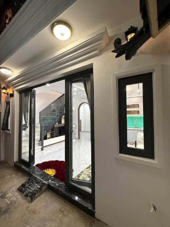 Nhà 2 tầng Âu Cơ, Tân Bình, full nội thất, giá 4,75 tỷ, mua ở ngay