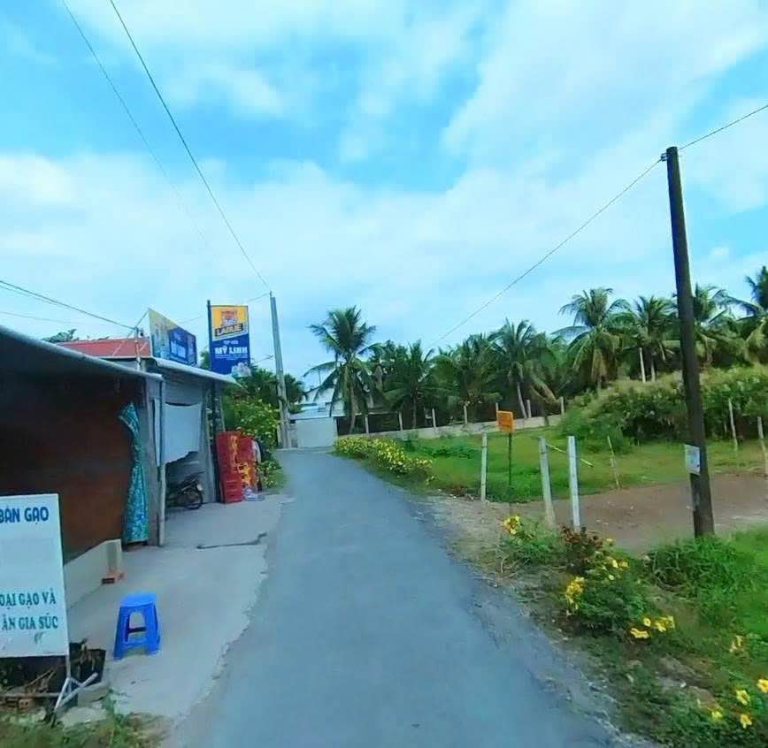 Đất Long Mỹ kế trường học, gần cầu Cái