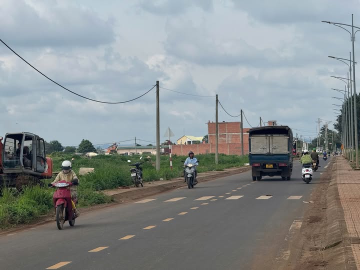 Chính chủ bán gấp 2 lô liền kề tại khu đấu giá Đức Trọng, diện tích 5m x 29m, full thổ cư, hướng Bắc, giá chỉ 3,7 tỷ/lô