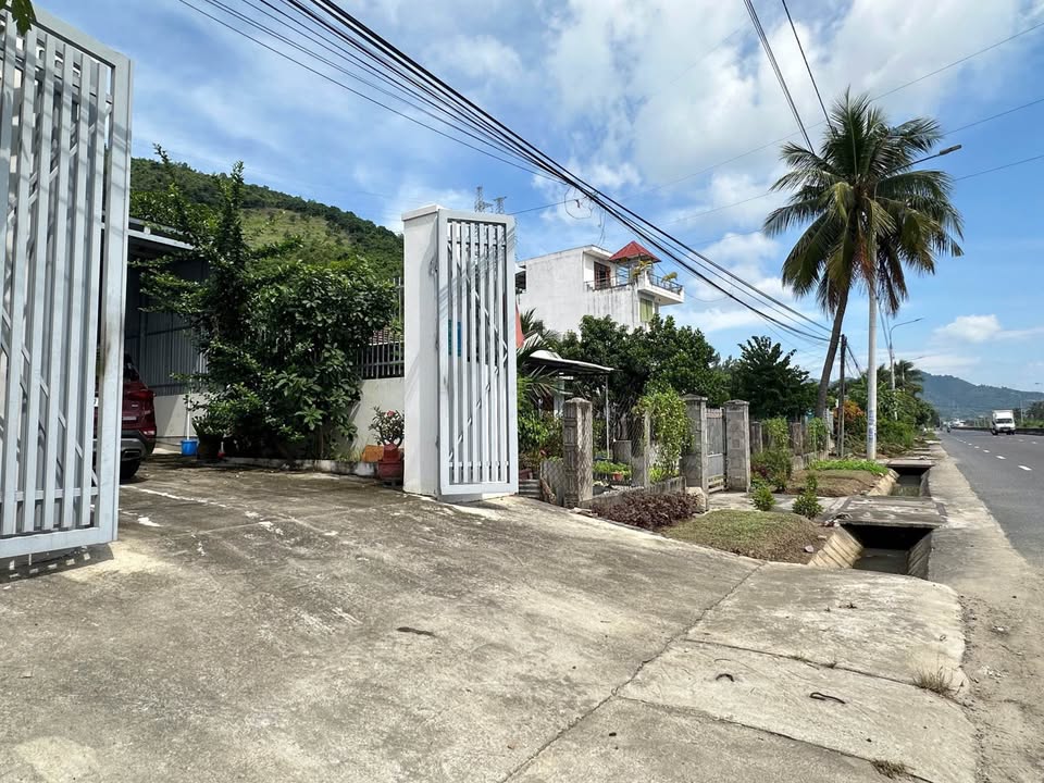 Nhà mặt tiền Quốc lộ 1A vừa ở vừa kinh doanh