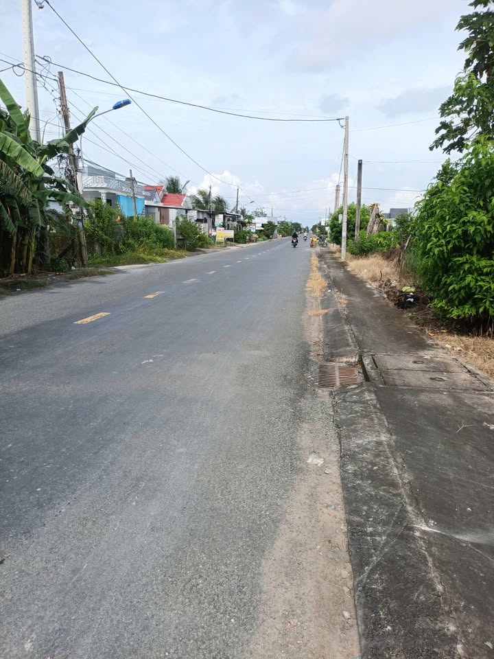 Đất mặt tiền 10m, 500m2, 2,2 tỷ - Dân cư đông đúc, tiện ích 'ngập mặt'