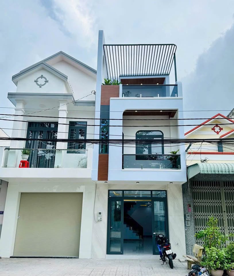 Siêu phẩm nhà 1 trệt 2 lầu vừa hoàn thiện, tọa lạc ngay khu Xẻo Trôm sầm uất