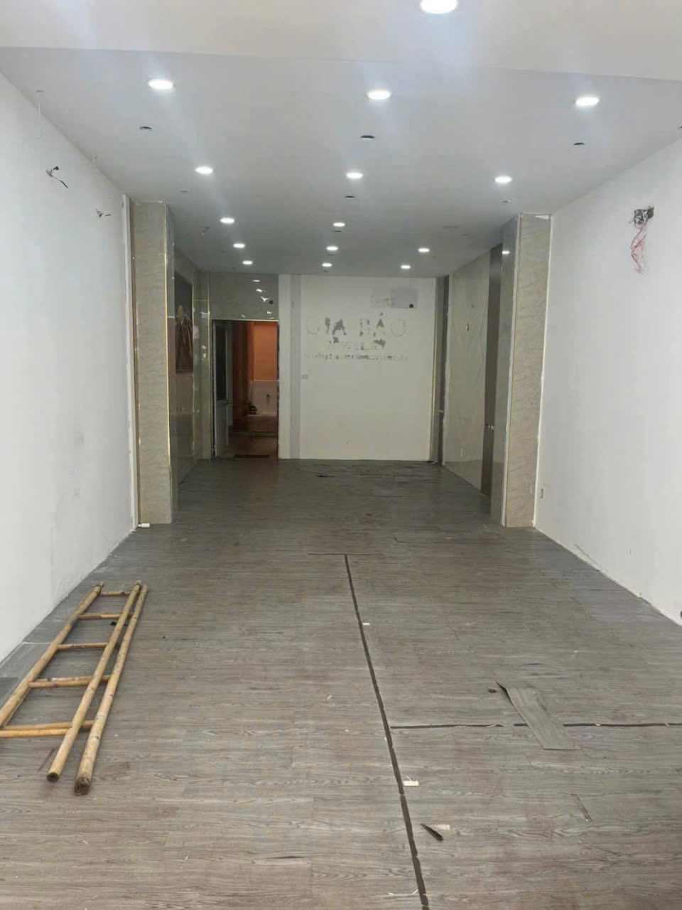 Cho thuê nhà mặt tiền kinh doanh Lý Phục Man, Quận 7, 4m x 24m, 1 trệt 2 lầu